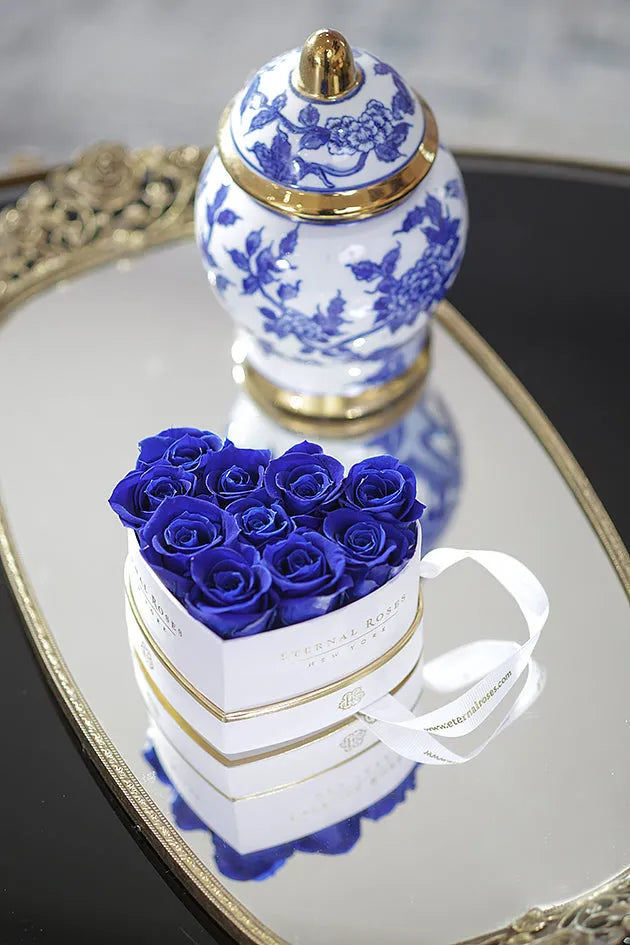 Buy Stunning Blue & White Roses Online at Eternal Roses – Eternal Roses®