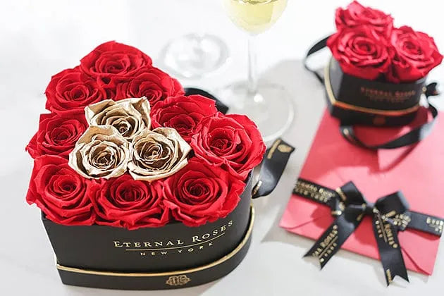 Eternal Roses® Gift Box Chelsea Eternal Rose Gift Box Black in Be Mine