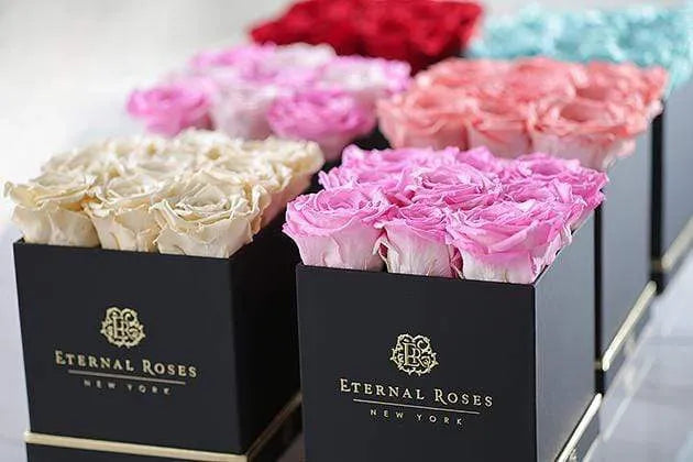 Eternal Roses® Gift Box Lennox Large Eternal Rose Gift Box