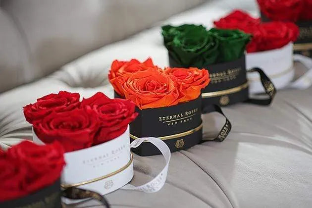 Eternal Roses® Gift Box Mini Chelsea Gift Box