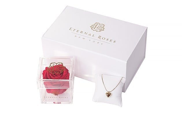 https://eternalroses.com/cdn/shop/products/eternal-heart-gift-set-special-edition-36598564126953.jpg?v=1689688395