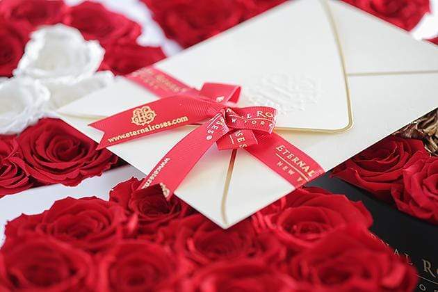Eternal Roses® Grand Chelsea Mezzo Eternal Rose Gift Box